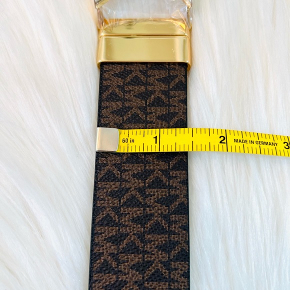 Michael Kors Women’s Twist Reversible Belt Medium - Picture 9 of 10